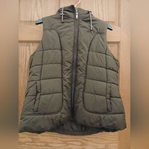 Maralyn & Me Army Green Puffer Vest Sz 1X